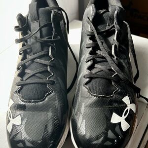 Under Armour Men’s US 9.5 Black Football Cleats